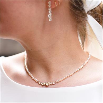 Collier de perles avec détail en argent